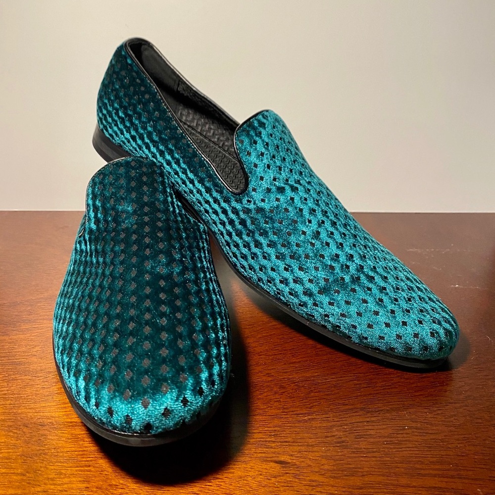 Never Worn Giorgio Brutini Velvet Slip On
